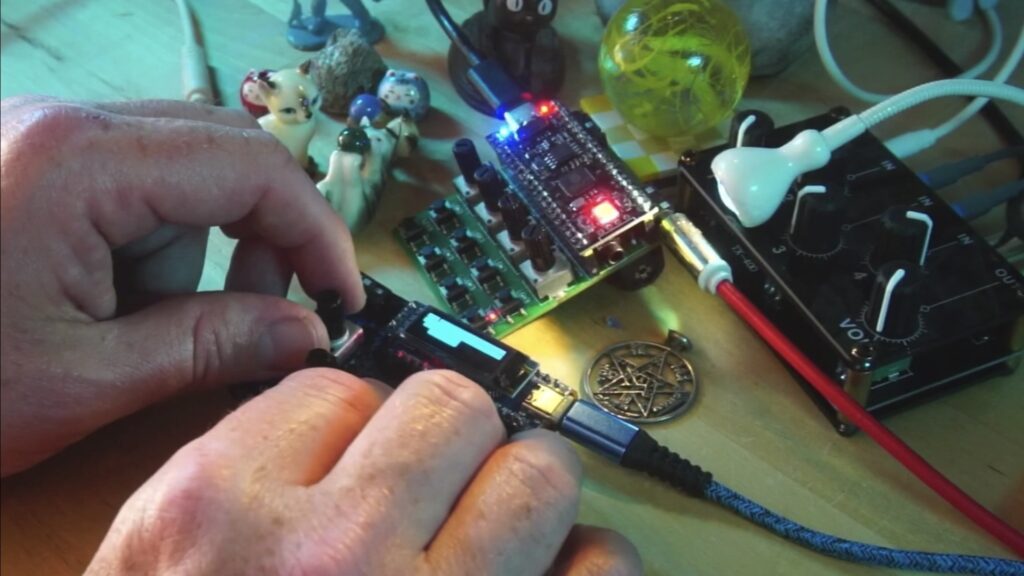 AW noise maker DIY noise music device prototype performing along with the pikocore